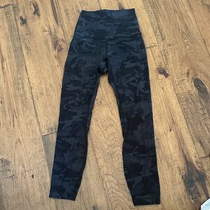 Lululemon high waisted Camouflage Leggings 25”